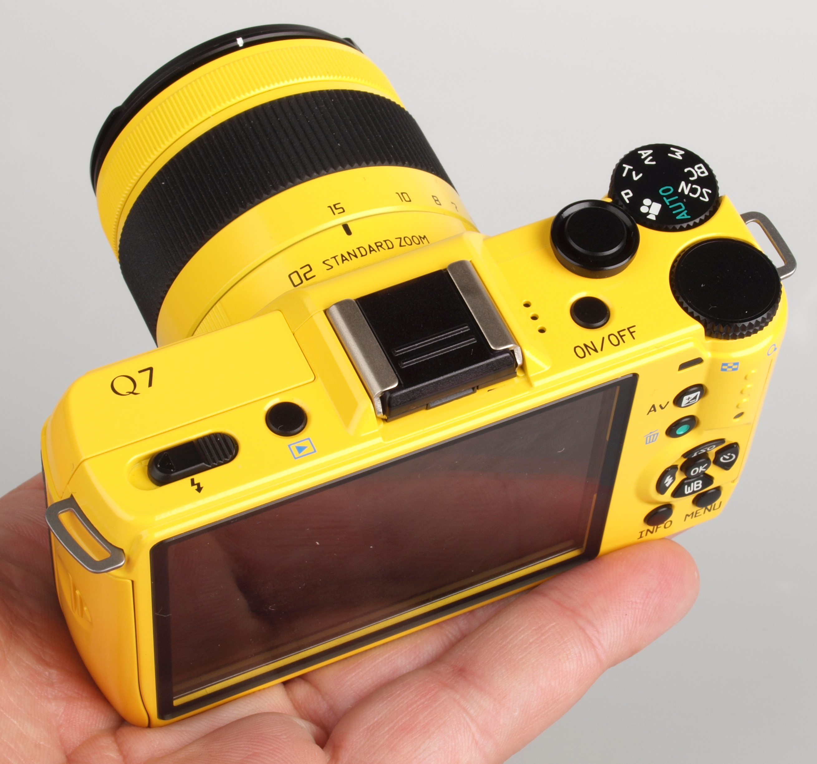 Pentax Q7 Mirrorless Hands On Preview - Pentax User